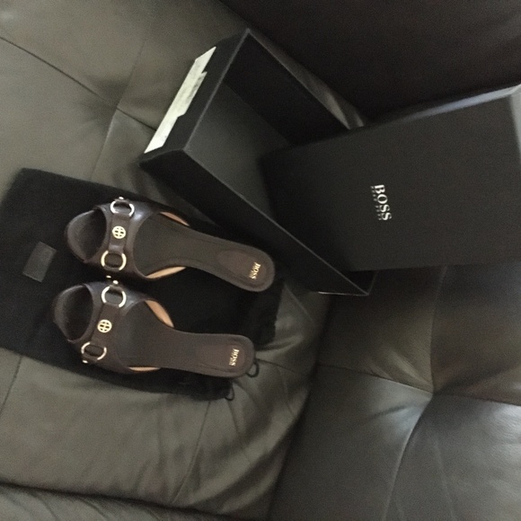 Hugo Boss leather kitten heel sandals, 7 - Picture 4 of 5